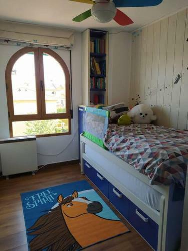 Casa Unifamiliar En Las Afueras de Granada: Piscina Comunitaria