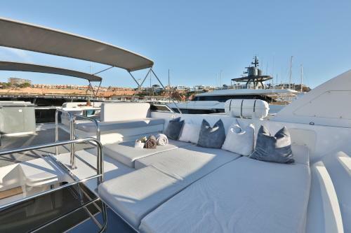 Sea Dragon - Floating Hotel