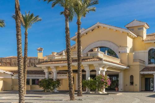 Stunning 2 Bedroom 2 Bathroom Town House - Ce7lt