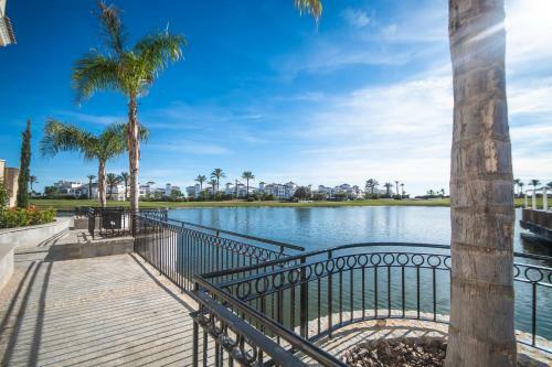 Stunning 2 Bedroom 2 Bathroom Town House - Ce7lt