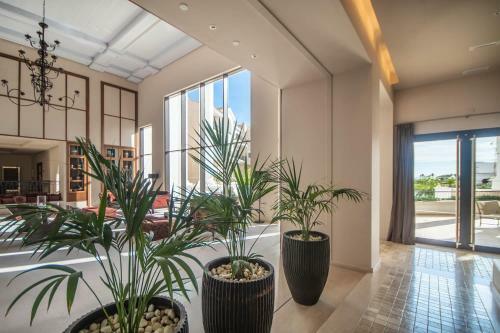 Stunning 2 Bedroom 2 Bathroom Town House - Ce7lt
