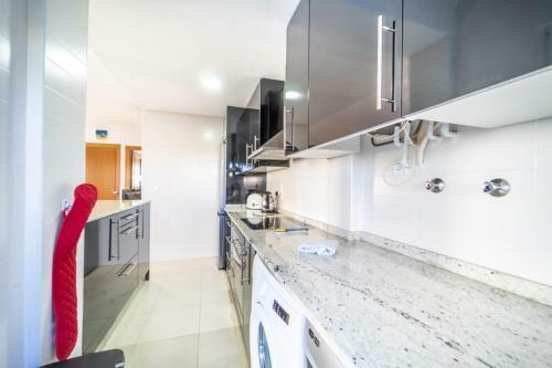 Stunning 2 Bedroom 2 Bathroom Town House - Ce7lt