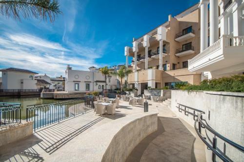 Stunning 2 Bedroom 2 Bathroom Town House - Ce7lt