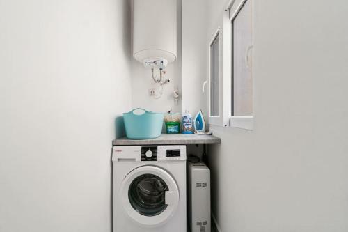 A Modern, Newly Renovated Two Bedroom Apartment