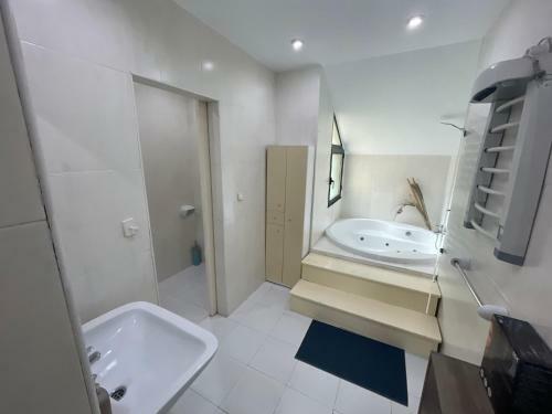 Apartamento Duplex Con Piscina Y Garaje Cerca de La Playa
