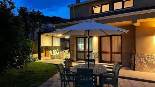 Hostal Room In Chalet - Cozy Private House With Pool, Bb