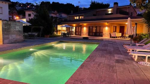 Hostal Room In Chalet - Cozy Private House With Pool, Bb
