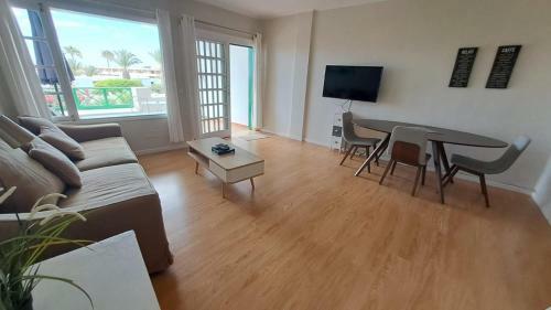 Precioso Apartamento En Playa Basti�n