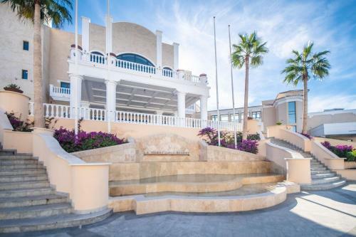 2 Bedroom Apartment With Stunning Views Central Location - An1221lt