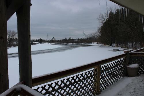 Riverside Motel