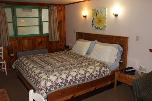 Riverside Motel