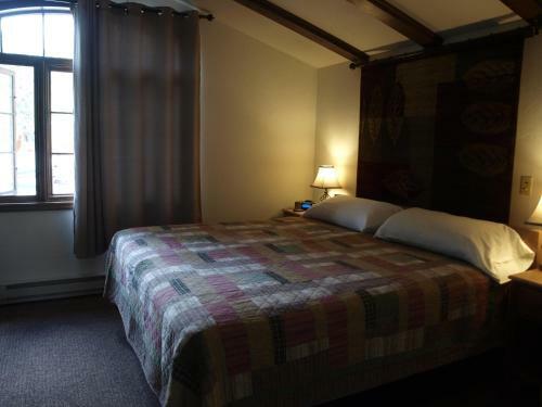 Riverside Motel
