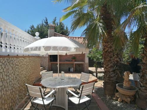 Charming House With Pool & Barbecue