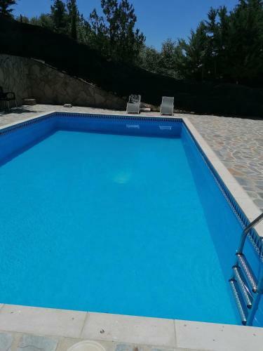 Charming House With Pool & Barbecue