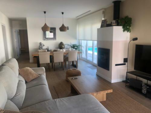 Villa Luxury House With Pool, Near The Beach