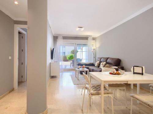 Apartamento Oasis La Cala, Beautiful Terrace ,pools, Parking