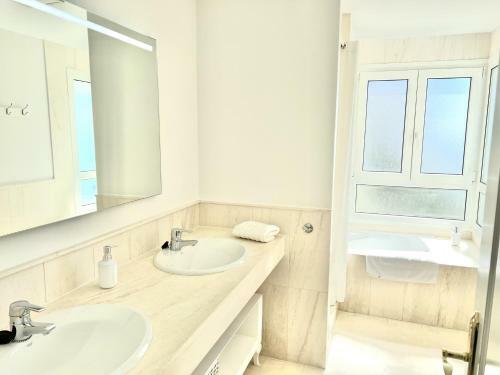 171 - Mi Capricho Beachfront Apartment In The Costa Del Sol