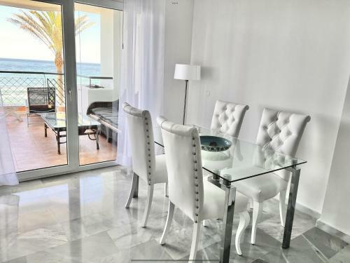 171 - Mi Capricho Beachfront Apartment In The Costa Del Sol