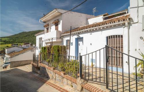 Nice Home In El Colmenar With Wifi And 2 Bedrooms