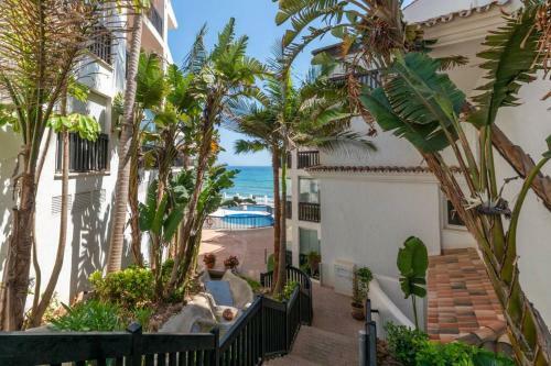 Apartamento Beachfront 1br With Swimming Pool, Parking & AC
