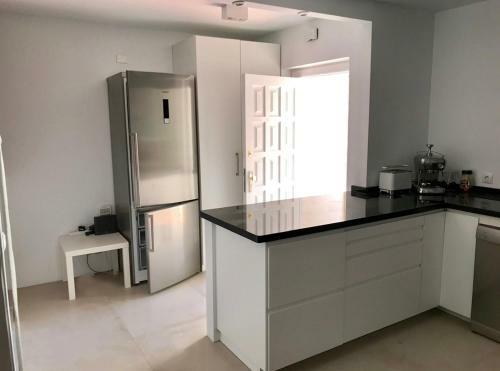 Beautiful Renovated Beach House With Panoramic Seaviews