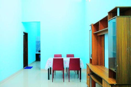 Rumah Sahabat ( Sewa 1 Rumah 12 Kamar )