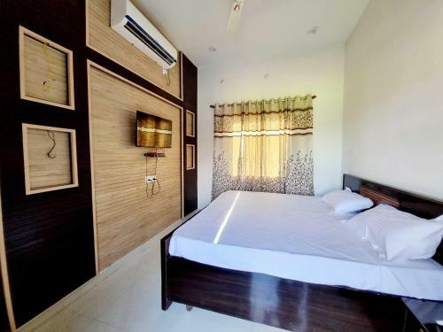 Hotel Capital O 91649 Coco Rooms & Restaurant