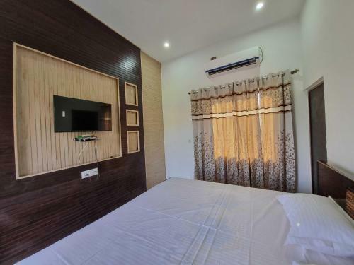 Hotel Capital O 91649 Coco Rooms & Restaurant