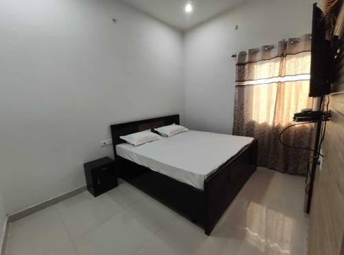 Hotel Capital O 91649 Coco Rooms & Restaurant
