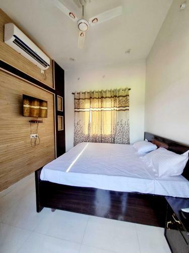 Hotel Capital O 91649 Coco Rooms & Restaurant