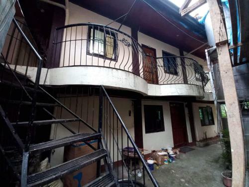 Lovely 4 Bedroom Apartment With Free Parking