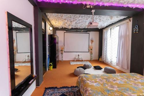 Hotel The Locals Manali