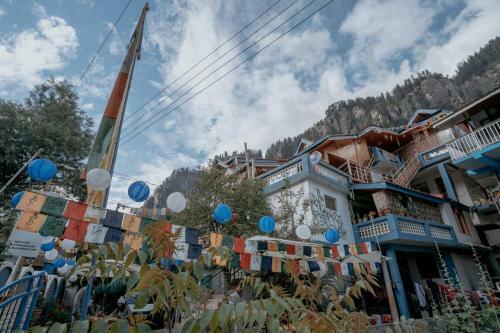 Hotel The Locals Manali