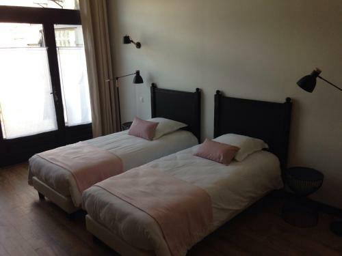 Hostal Les Tournelles