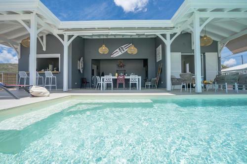 Villa Resplendissante Avec 3ch, Piscine, Vue Mer