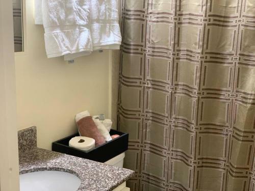 Inviting 3-bedroom Available In Drax Hall Manor