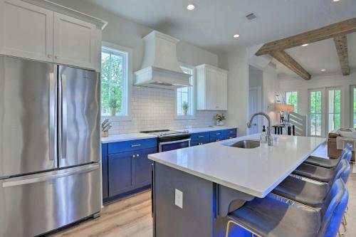 Luxe Lakefront Getaway With Porch And Water View!