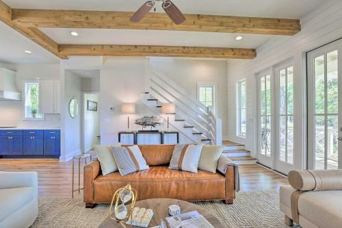 Luxe Lakefront Getaway With Porch And Water View!