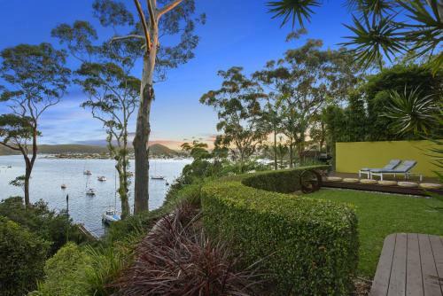 Waterfront Retreat At Daleys Point