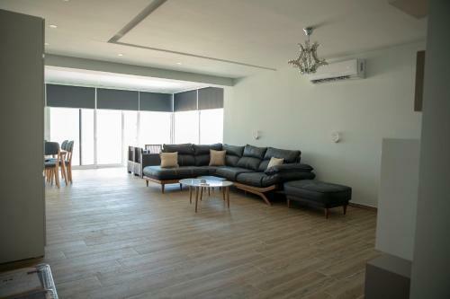 Lr Apartment 2-bedrooms Beautiful Sea View