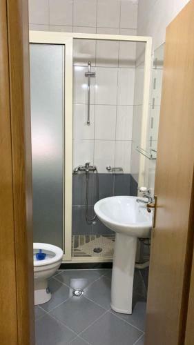 Edoni's Apartments