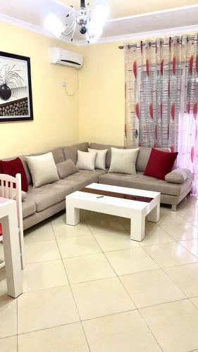 Edoni's Apartments