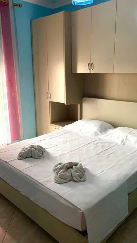 Edoni's Apartments