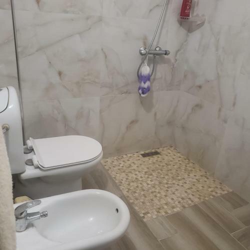 Villa Cheerful 2-bedroom Cottage,parking On Premises