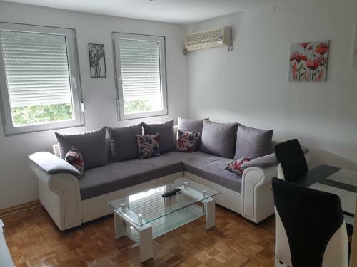 Elena Apartman
