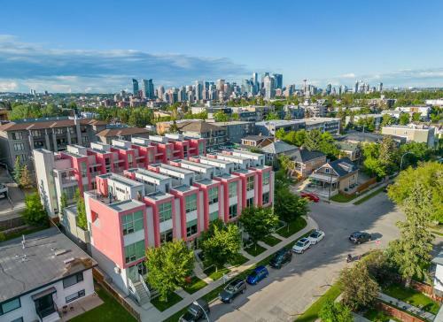 The Noma I Private Rooftop Patio I Marda Loop I Tv