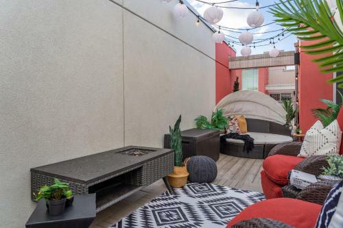 The Noma I Private Rooftop Patio I Marda Loop I Tv