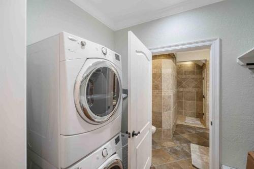 Bear Pt Pet Friendly Retreat