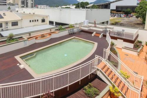 Inner City One Bedroom Apartment With Pool View 22