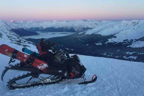 Villa Alyeska Adventure Stop (3 Bedroom Duplex Home)
